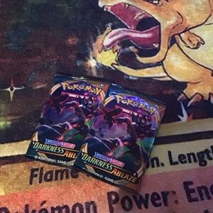 Pokemon Darkness Ablaze Booster Set - Black and Gold